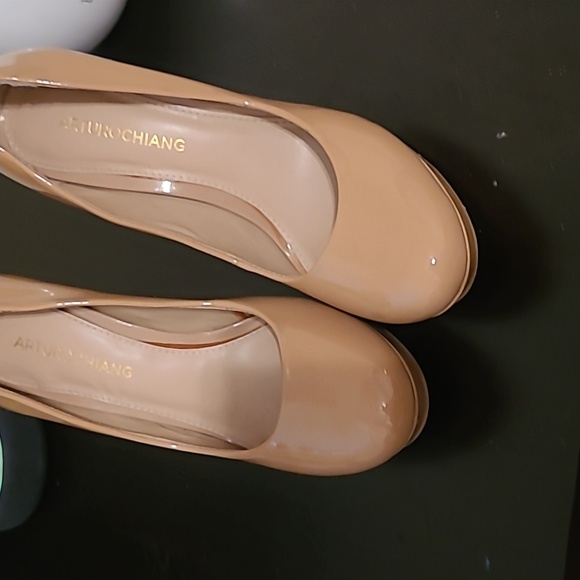 Heels - Picture 2 of 2